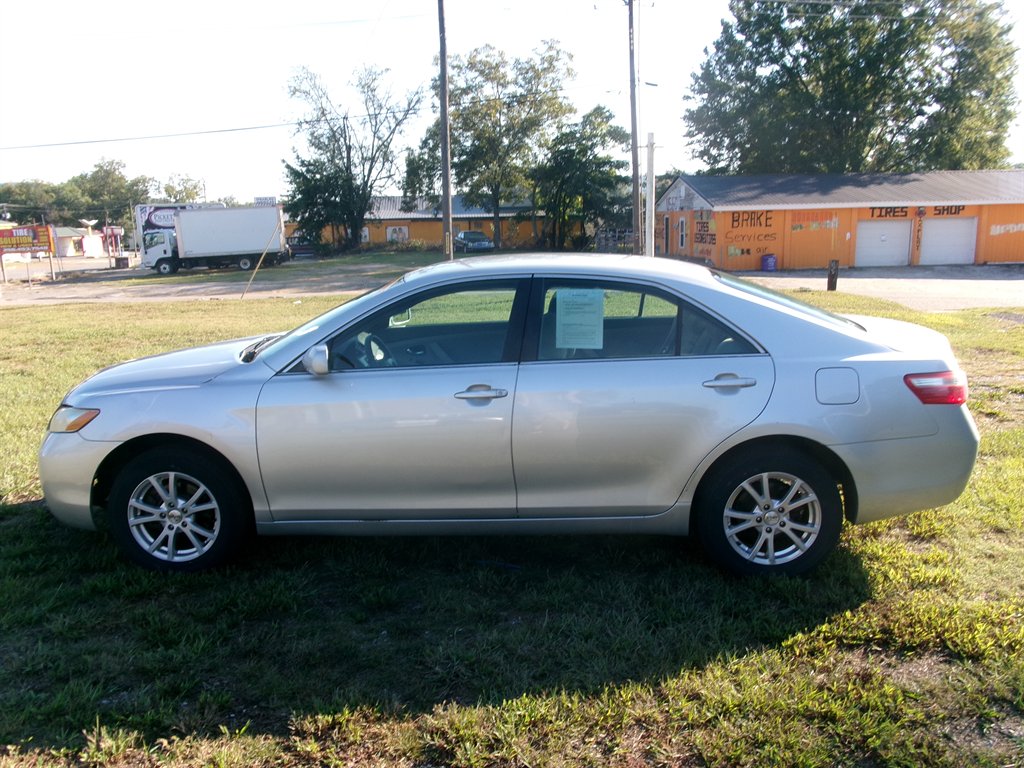 2009 Toyota Camry LE - Photo 7